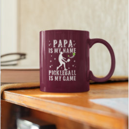 PAPPA är min namn PICKLEBALL är min spelgåva till Två-Tonad Mugg