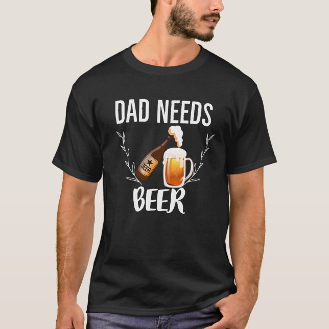 Pappa behöver öl pappa dricker 🍺  t shirt (Framsida)