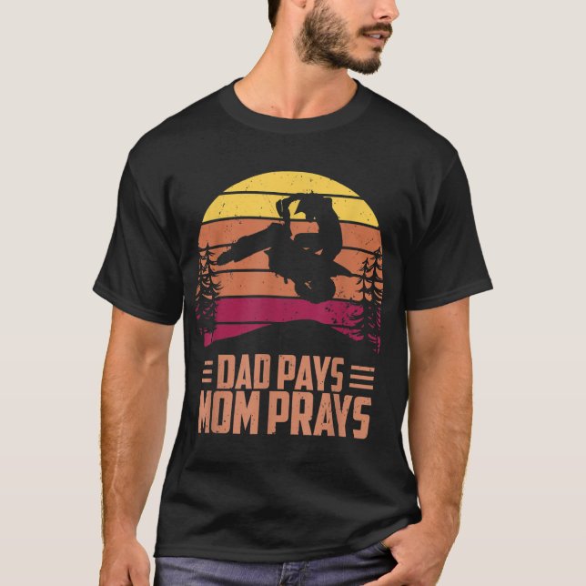 Pappa Betalar Mamma Prays Motocross av Road Dirt B T Shirt (Framsida)