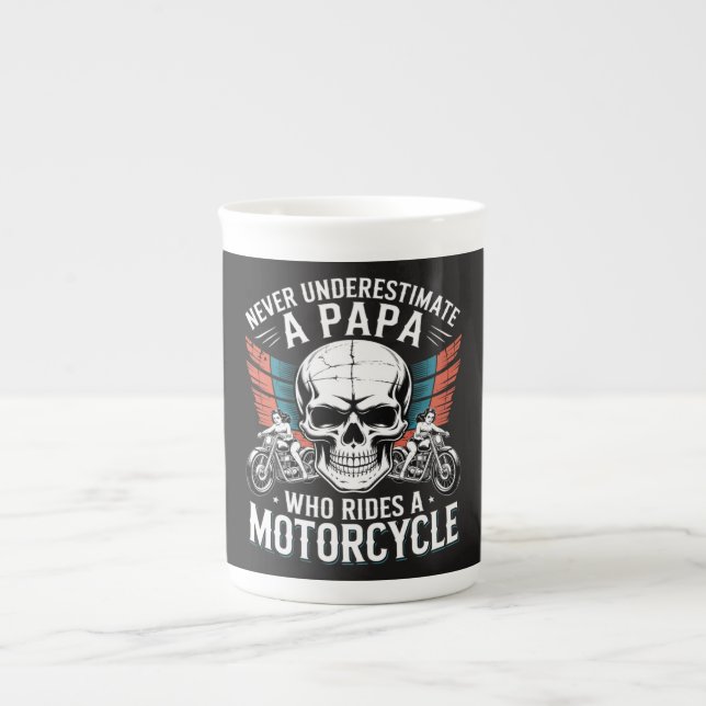 Pappa Biker Som Kör En Motorcykel Benporslin Mugg (Framsidan)