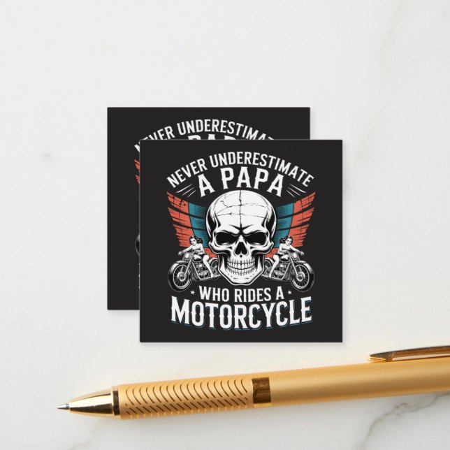 Pappa Biker Som Kör En Motorcykel Tilläggskort (Fram/Back In Situ)