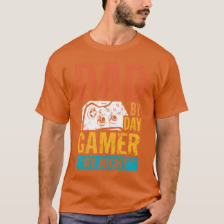 Pappa by Day Gamer by night Far Gaming-familjen T Shirt