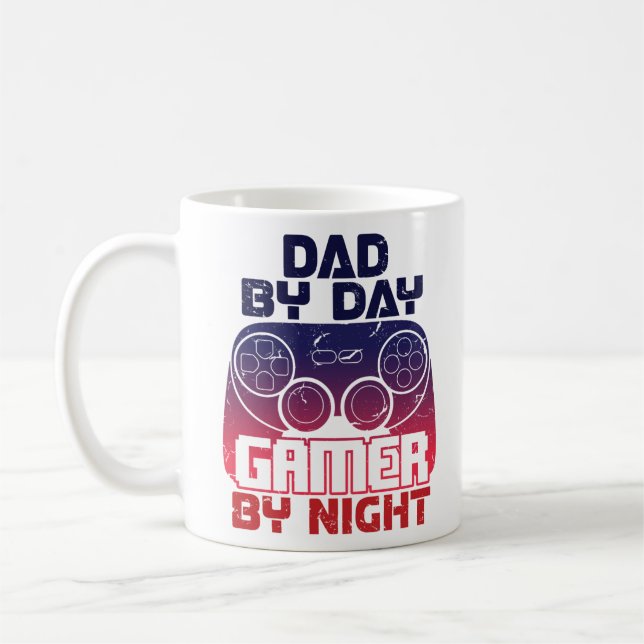 Pappa by Day Gamer by night Funny Video Gamer Papp Kaffemugg (Vänster)
