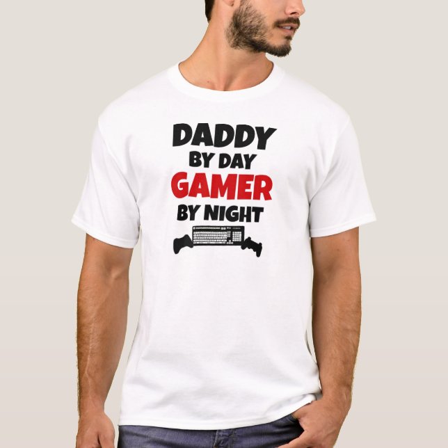 Pappa by Day Gamer by Night T-shirt (Framsida)