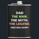 Pappa den man Myth Legend Grumpy Funny Quote Fickplunta<br><div class="desc">Lägg till lite humor till pappa dag och låt honom le på ansiktet med den här Pappan.  Det är designad på framsidan av den svarta bakgrunden med den humoristiska frasen "pappa är mannen myten om legenden" följt av "ibland grumlig" i färgstark typografi.</div>