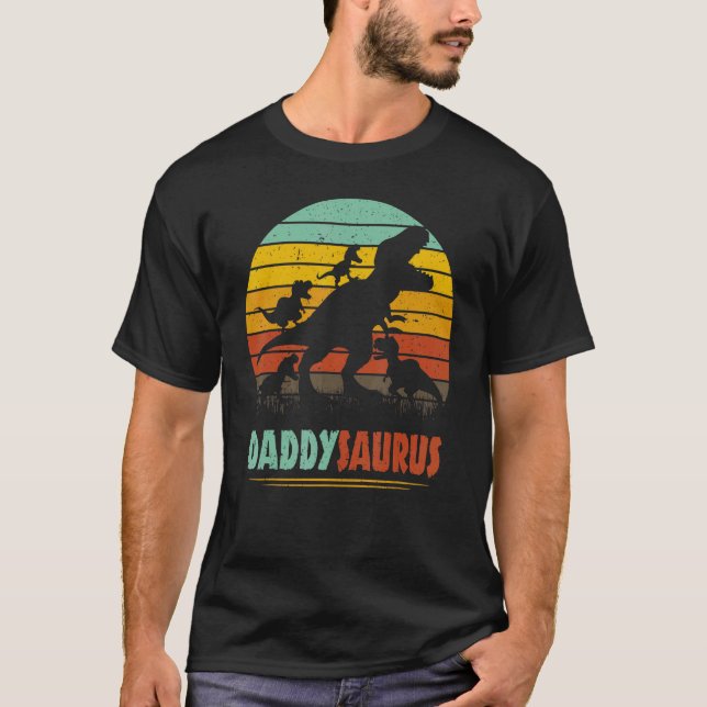 Pappa Dinosaur Daddysaurus 4 fyra barn till Far T Shirt (Framsida)