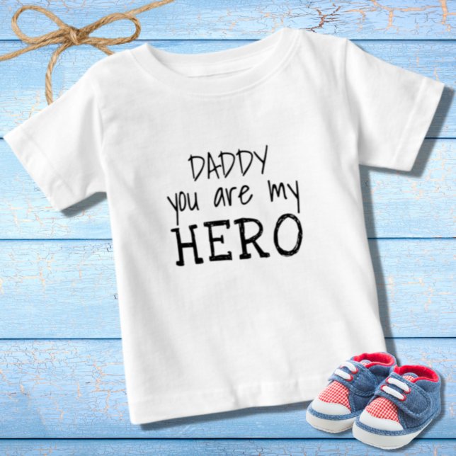 Pappa du är min Hero Simple B&W Typografi T Shirt (Skapare uppladdad)