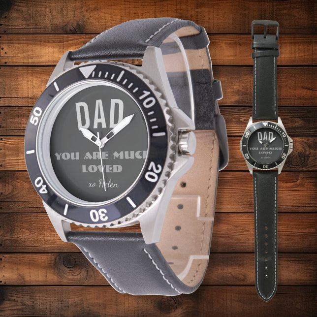 Pappa, du är mycket älskad Klassisk, djärv, elegan Armbandsur ('Dad You Are Much Loved' Customizable Classic Script. Elegant Watch!)