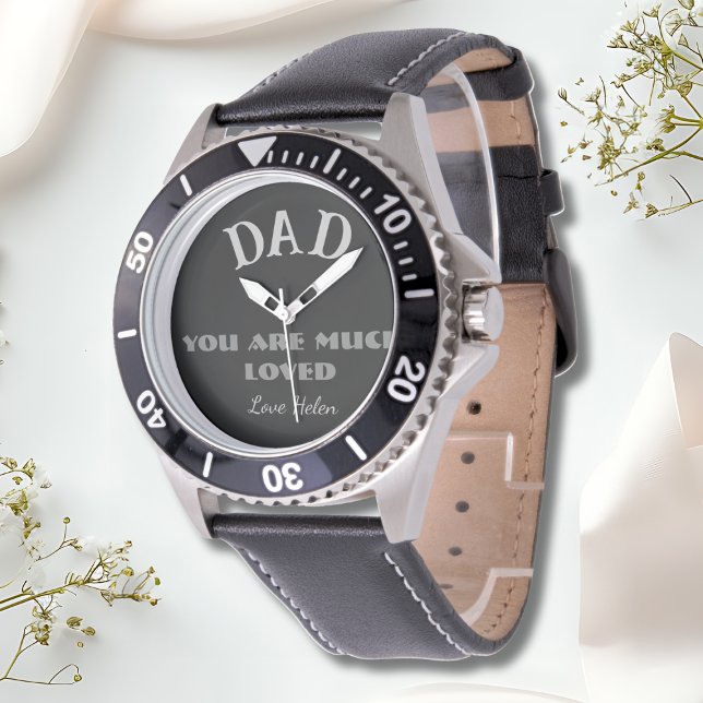 Pappa du är mycket överbliven Namn Classic-skript Armbandsur (Dad You Are Much Loved -Script Name Classic Watch Gift.)