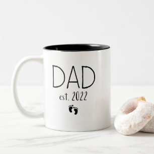 Pappa est 2022 new pappa fars dag baby gravid Två-Tonad mugg