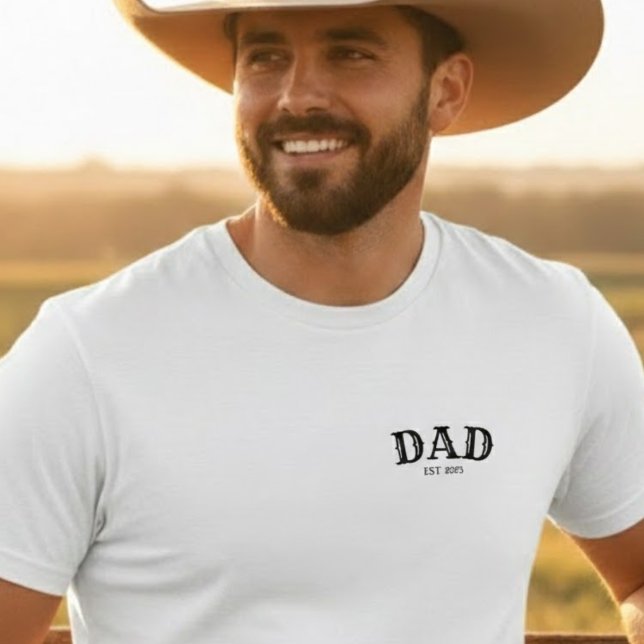Pappa Fet text Est 2025  T Shirt (Skapare uppladdad)