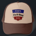 Pappa Fix it Shop - Handy Man Fix IT DIY Keps<br><div class="desc">Pappa Fix-it Shop - han kan laga ANYTHING. Anpassade med namn i ställe i Pappa. Klicka på knappen Anpassa om du vill ändra teckenstorlekar eller teckensnittstyper. Underbar för vem du än vet vem kärlek ska fuska i garaget, eller vem som kan fixa någonting. Underbar gåva för Do It You-typer (DIY)....</div>