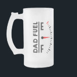 Pappa Fuel Funny Fars dag Birthday Frostat Ölglas<br><div class="desc">Pappa Fuel Funny Fars dag Birthday Frosted Glass Beer Mugg har "Pappa Fuel" i modern svart skrift med en bränsleindikator. Perfekt för Fars dag,  jul,  födelsedag och mycket annat. Skapat av ©Evco Studio www.zazzle.com/store/evcostudio</div>