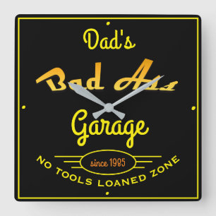 Pappa Garage Black och Gult Bad A Garage Fyrkantig Klocka