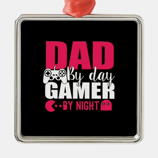 Pappa Gift Pappa by Day Gamer by night Julgransprydnad Metall (Framsidan)