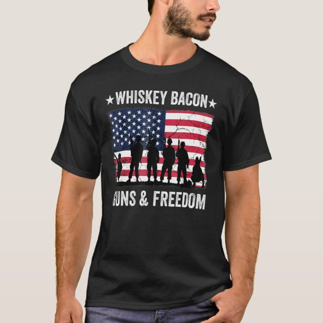 Pappa Grandpa Veteran Us Flagga Whiskey Bacon Guns T Shirt (Framsida)