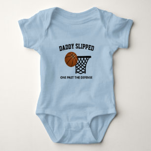 Pappa halkade förbi försvarsbasket baby t shirt