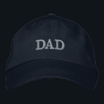 PAPPA Hat Broderad Keps<br><div class="desc">Blått monokromatiskt "PAPPA"-basebolltak skulle göra det kutaste gåvan till pappa,  Fars dag,  eller som ett tillkännagivande eller en gender av graviden avslöjar! Färg kan vara en personlig som ni föredrar!</div>