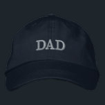 PAPPA Hat Broderad Keps<br><div class="desc">Blått monokromatiskt "PAPPA"-basebolltak skulle göra det kutaste gåvan till pappa,  Fars dag,  eller som ett tillkännagivande eller en gender av graviden avslöjar! Färg kan vara en personlig som ni föredrar!</div>