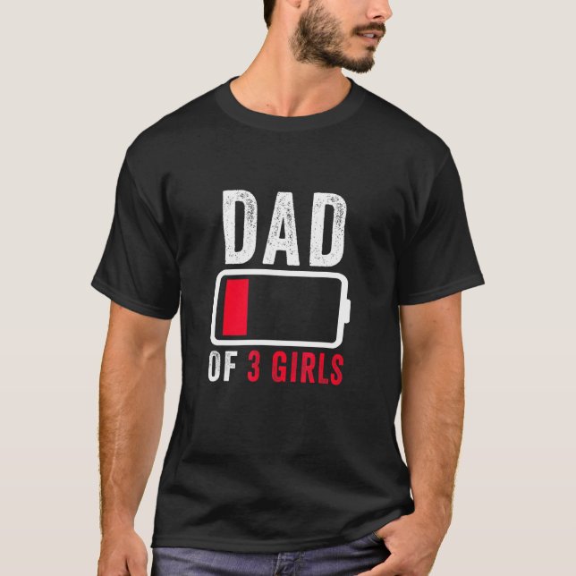 Pappa i 3 3 flickor lågbatteri Fars dag Humor T Shirt (Framsida)
