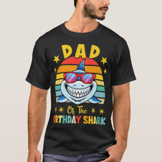 Pappa i den fågelfödelsedagsfamilj som matchar föd t shirt