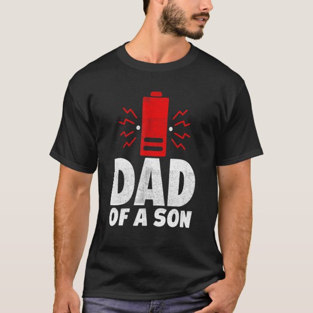 Pappa i en son med låg batterinivå Fars dag för T Shirt (Framsida)