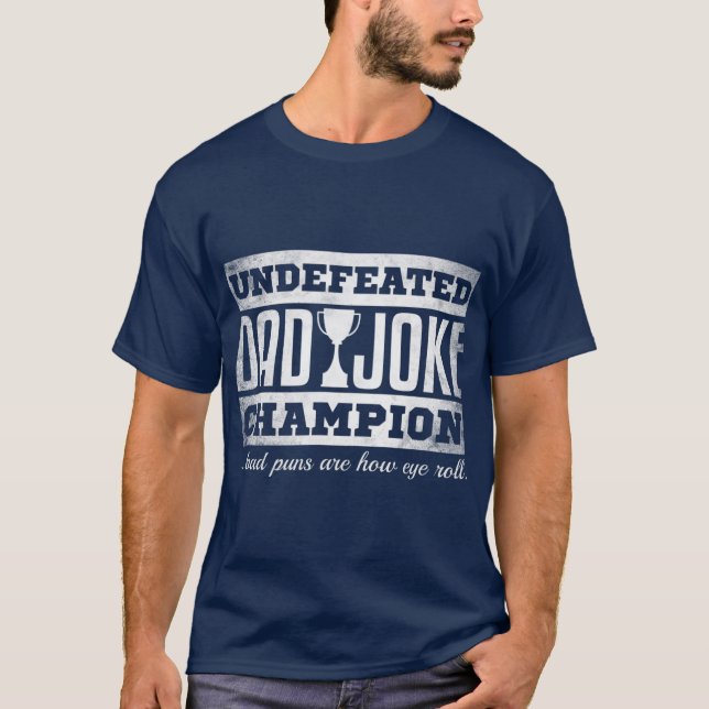 Pappa Joke Champion till en lustig fars dag-gåva. T Shirt (Framsida)