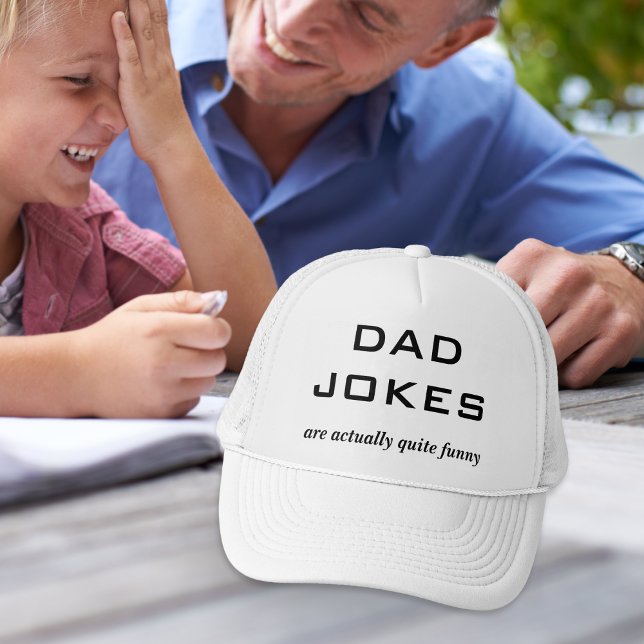 Pappa Jokes Funny Humor Humous Caption Fars dag Keps (A novelty trucker hat with humorous caption, 'Dad jokes are actually quite funny')