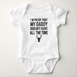 Pappa kör inte hela tiden Baby Shirt Tee Shirt<br><div class="desc">Pappa kör inte hela tidningen Baby Shirt-visningen perfekten för en jägares baby. "Jag är bevis på att pappa inte jagar ALL tid"</div>