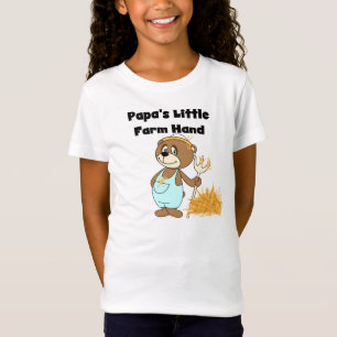 Pappa lantgård räcker lite Tshirts och gåvor