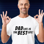 Pappa Life är Far:s bästa livsoffert T Shirt<br><div class="desc">Pappa Life är bästa Far-citat T-Shirt. Denna t-shirt är en perfekt gåva till alla pappa där ute som vet att det är bästa sak som någonsin har hänt honom att vara pappa. Utformningen innehåller citatet "Pappa är det bästa livet" i fet brev som kommer att få pappa att le.</div>