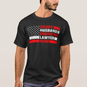 Pappa Make Protector Lawyer Hero med USA Flagga T Shirt