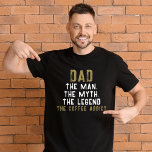 Pappa Man Myth Legend Coffee Addict Funny T Shirt<br><div class="desc">Pappa man Myth Legend Coffee Addict Funny Fars dag T-shirt. Lustigt Fars dag t-shirt med humoristiskt citat: " Pappa,  mannen,  Myth,  Legend,  kafferegikten ". Texten är i modern djärv typografi.</div>