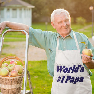 Pappa med mörk blått text långt på förkläde