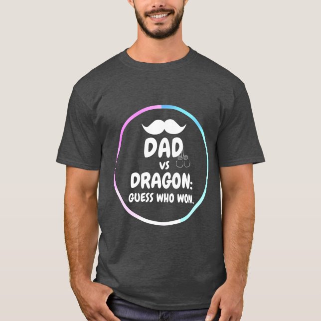 Pappa mot Dragon: Lustigt kläder för Fars dag. T Shirt (Framsida)