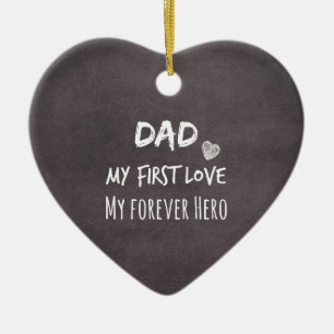 Pappa och dottercitat: First Kärlek, Forever Hero Julgransprydnad Keramik