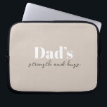 Pappa och Hugs - Fars dag Gift | Laptop Fodral<br><div class="desc">Behålla Pappa organiserade på resande fot med denna Personlig Electronics Bag för "Pappa's Strength and Hugs" - en tankfull och praktisk julklapp för Far Dag som bär mer än bara kablar och laddare. Med en elegant design och ett uppriktigt budskap är den här teknikpåsen perfekt för att lagra elektronik, tillbehör...</div>