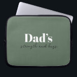 Pappa och Hugs - Fars dag Gift | Laptop Fodral<br><div class="desc">Behålla Pappa organiserade på resande fot med denna Personlig Electronics Bag för "Pappa's Strength and Hugs" - en tankfull och praktisk julklapp för Far Dag som bär mer än bara kablar och laddare. Med en elegant design och ett uppriktigt budskap är den här teknikpåsen perfekt för att lagra elektronik, tillbehör...</div>