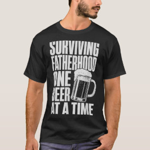 Pappa överlever ett ögonblick i taget - rolig papp t shirt