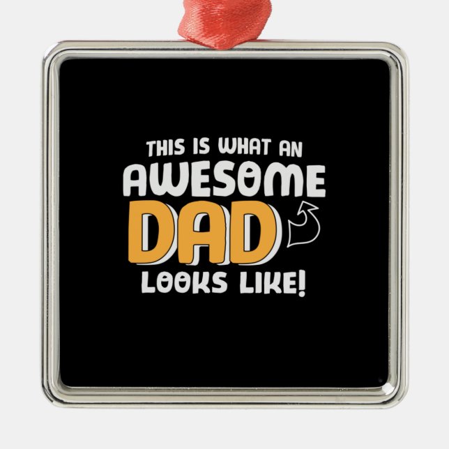Pappa presenterar hur en Fantastisk Pappa ser ut. Julgransprydnad Metall (Framsidan)