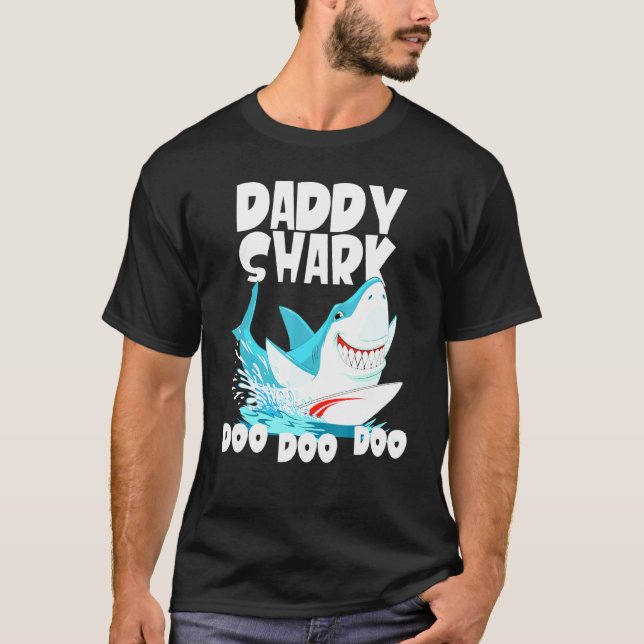 Pappa Shark Doo Doo Doo Tee (Framsida)