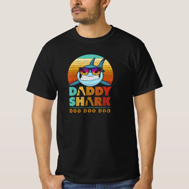 Pappa Shark T-Shirt. Doo Doo Doo Tee. T Shirt (Framsida)