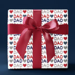 Pappa Silver Red Blue Script Typography Fars dag Presentpapper<br><div class="desc">Pappa Red Blue Modern Script Typography Fars dag Wrapping Papper Gift Wrap har en enkel mönster av texten "PAPPA" i modern manus typografi accentuerad med rött,  silver och blått kärlek mot vit bakgrund. Perfekt till pappa för Fars dag,  födelsedag,  jul,  helgdagar med mera. Skapat av Evco Studio www.zazzle.com/store/evcostudio</div>