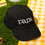 Pappa Simple Trendig Modern Typography-Anpassnings Broderad Keps<br><div class="desc">Pappa Simple Trendig Modern Typography Anpassningsbar Embroied Baseball Cap har den enkla moderna broidertexten "Pappa". Perfekt som en gåva till Pappa för Fars dag,  jul,  födelsedag och annat. Skapat av Evco Studio www.zazzle.com/store/evcostudio</div>