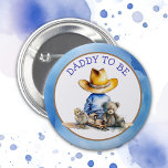 Pappa ska vara av en lil Cowboy | Babyskor Knapp<br><div class="desc">Det är en Lil'Cowboy! Blått och brunt baby Pappa som ska vara knappar med lite pojke i en cowboyhatt i sitta med nalle,  tåg och baby chick. Land och westerna temat Rustic pojkens babydusch.</div>