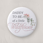 Pappa ska vara av en liten babydusch. knapp<br><div class="desc">Vi firar din lilla annons med vår "Rosa Wildblomme Flicka Shower Button Pin", en perfekt som tillägg till en babydusch med sin charmerande vildblomma och rosa tema. Den här snyggt designade knappnålen har ord 'Wildblomma' i elegant, klassisk kalligrafi, som är försedd med en delikat vattenfärgsblomma från rosa överst, och lägger...</div>