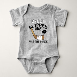 Pappa slippade ett av Goalie Funny Hockey T Shirt