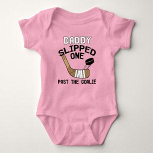 Pappa Smög Förbi Målvakten Tjej Rosa Hockey T Shirt