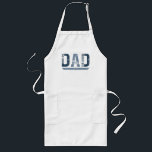 "PAPPA The Man Mith Legend" Fars dag Gift Långt Förkläde<br><div class="desc">Fira din legendariska pappa med den här djärva och ikoniska Fars dag t-shirten, med den tidlösa frasen: "PAPPA: Mannen. Myth. Förklaringen." Den här klassiska designen är ett sätt att visa uppskattning för den som gör allt på en roligt och snyggt. Vare sig han grillar, kyler eller säger pappa skämt, påminner...</div>