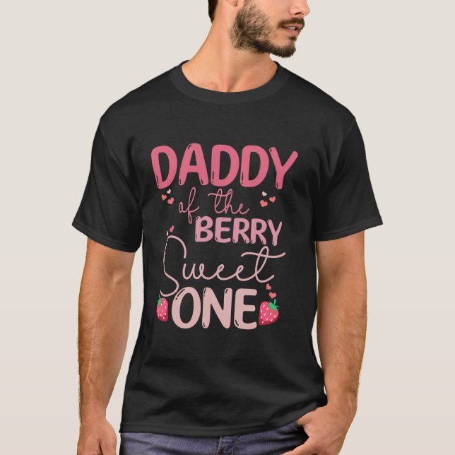 Pappa till Berry Sweet One Strawberry First Birt T Shirt (Framsida)